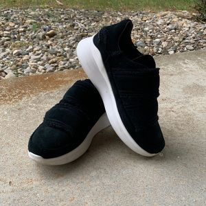 UGG Spill Seam Sneakers Size 8.5